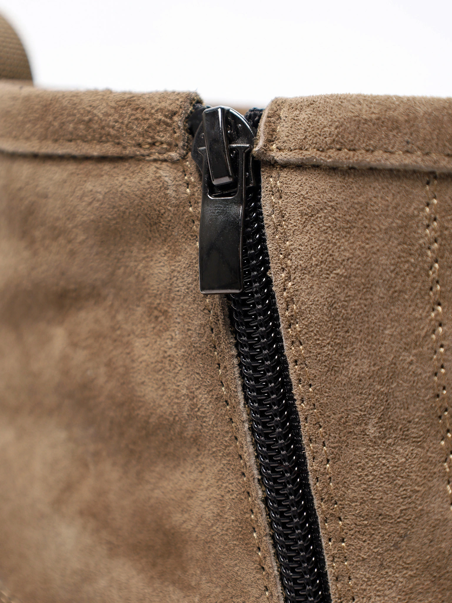 Ботинки цвета хаки на рельефной подошве